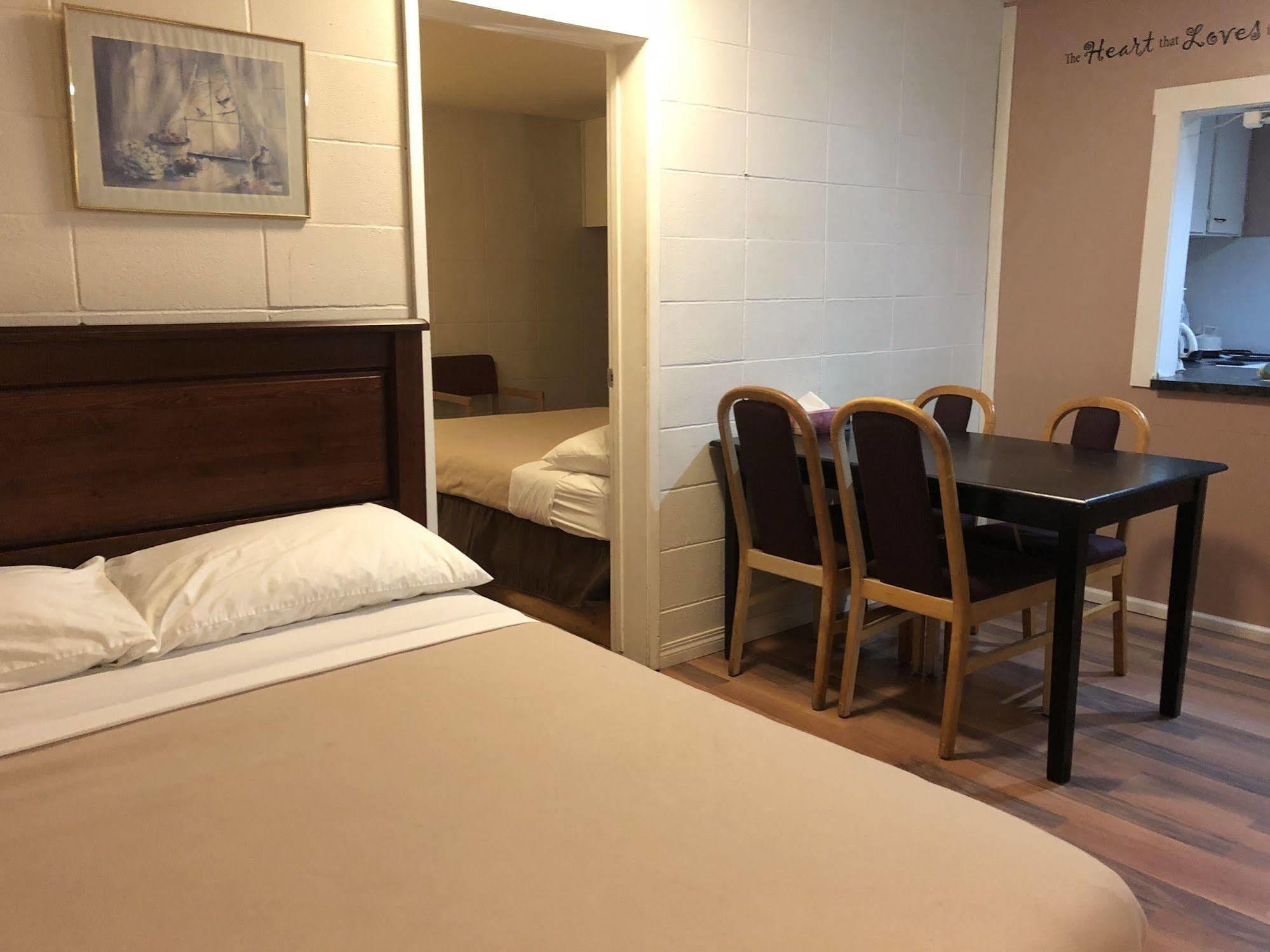 ليديسميث Holiday House Motel المظهر الخارجي الصورة